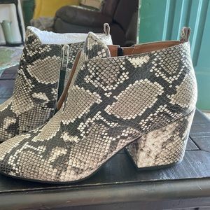 Franco Stevie Block
Heel Bootie’s